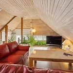 Child-friendly With Large Indoor Pool Vakantiehuis Otterup