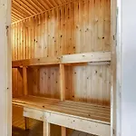 Child-friendly With Large Indoor Pool Feriehus