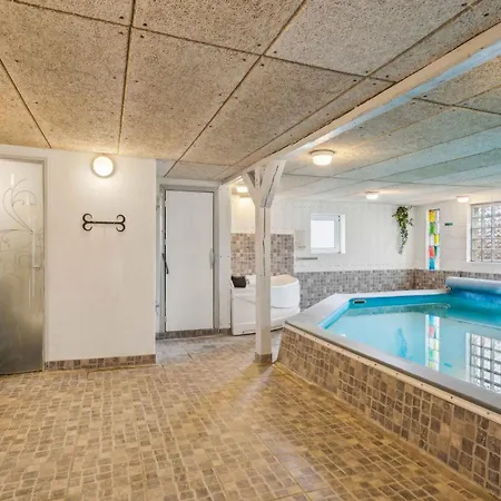 Holiday home Child-friendly With Large Indoor Pool *