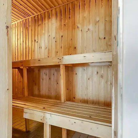 Child-friendly With Large Indoor Pool Vakantiehuis Otterup