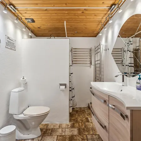 Børnevenligt Med Stor Indendørs Pool *