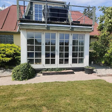 Børnevenligt Med Stor Indendørs Pool *