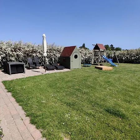 Børnevenligt Med Stor Indendørs Pool *
